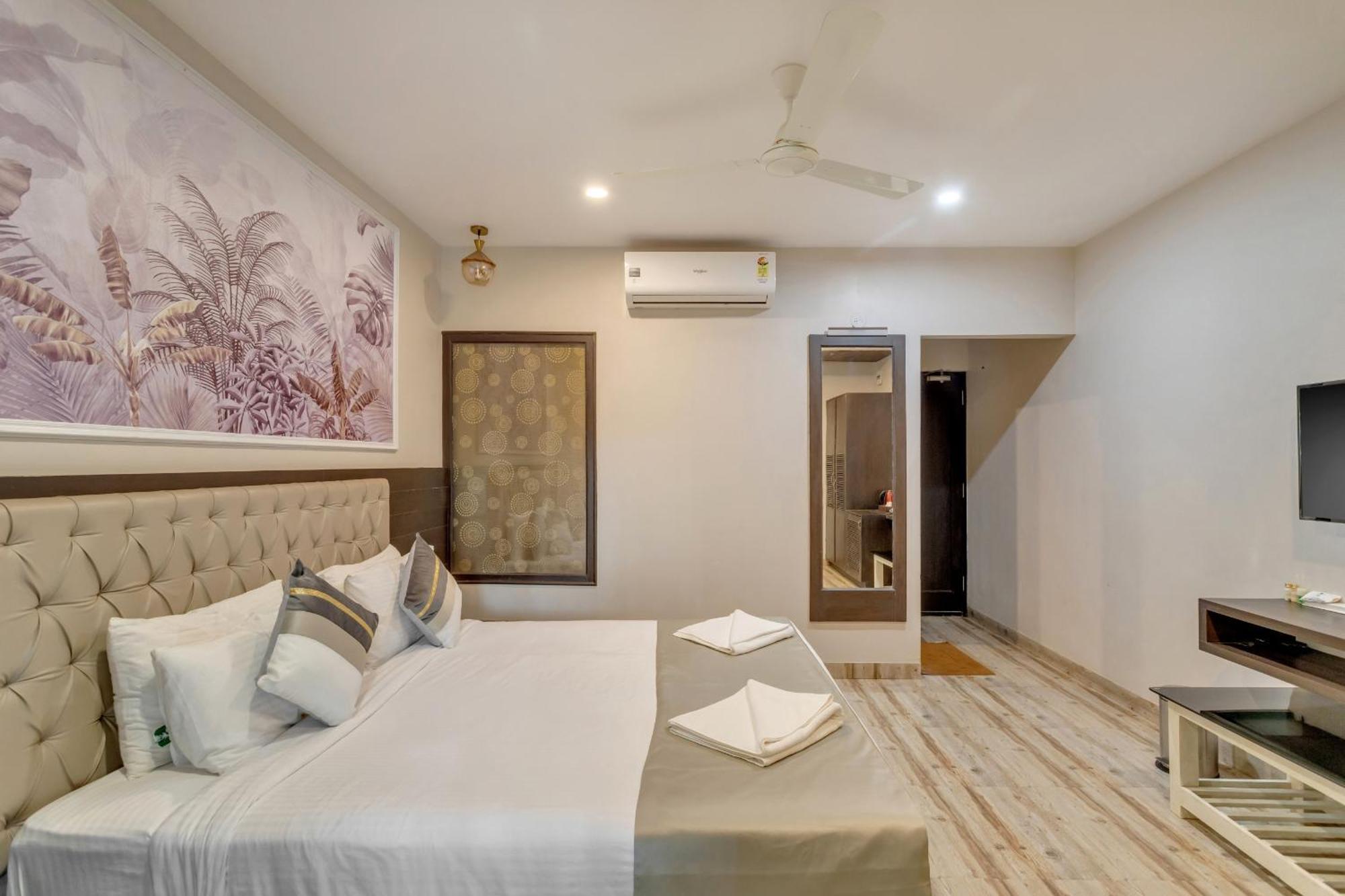 Skon Morjim Beach Resort By Orion Hotels Goa Vieja Exterior foto