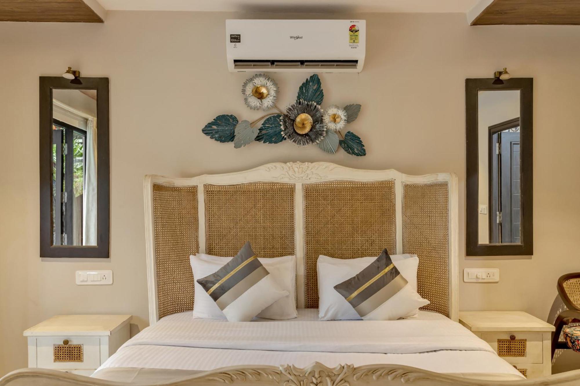 Skon Morjim Beach Resort By Orion Hotels Goa Vieja Exterior foto